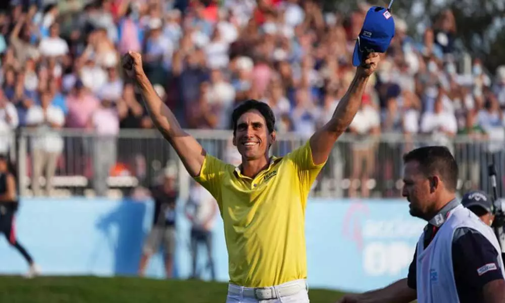 Silberne Luftschlangen bei den acciona open de golf in madrid