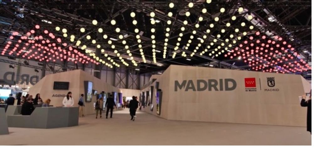 400 esferas LED Kinetic en Stand de la Comunidad de Madrid en FITUR 2024