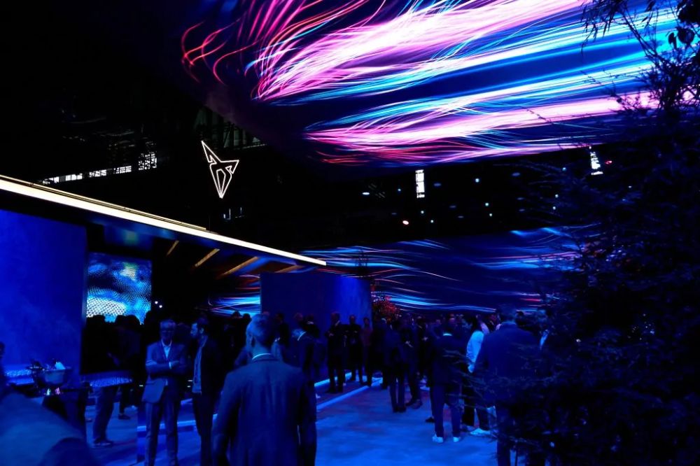 Túnel láser y pantalla volumetrica 3D para Cupra en Berlín